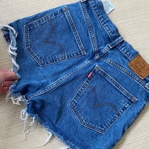 Levi’s 27 rib cage shorts